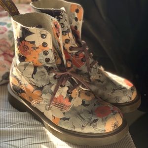 Gorgeous rare floral customized Docs 7